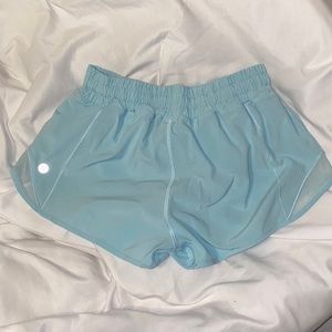 Lulu Hotty Hot low rise 2.5in size 4 shorts. worn twice
